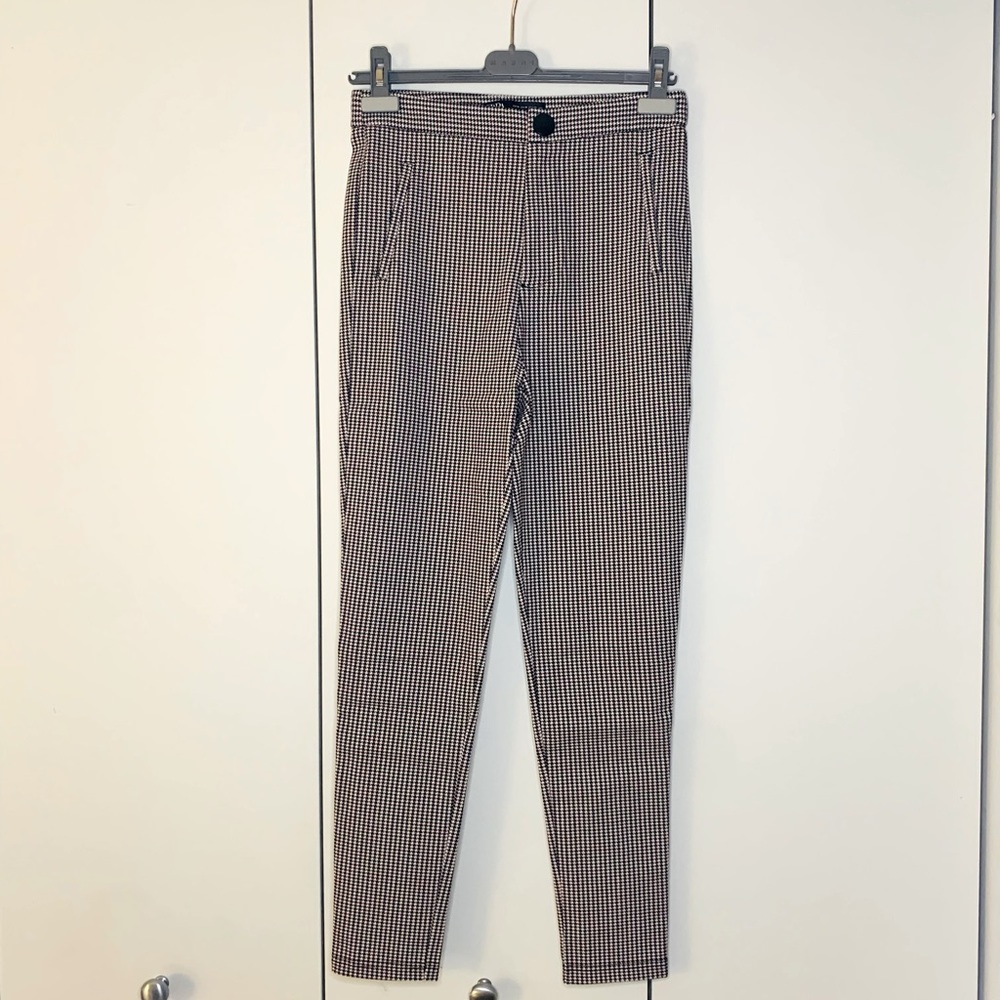 Zara slim fit houndstooth leggings/cropped pants US size M